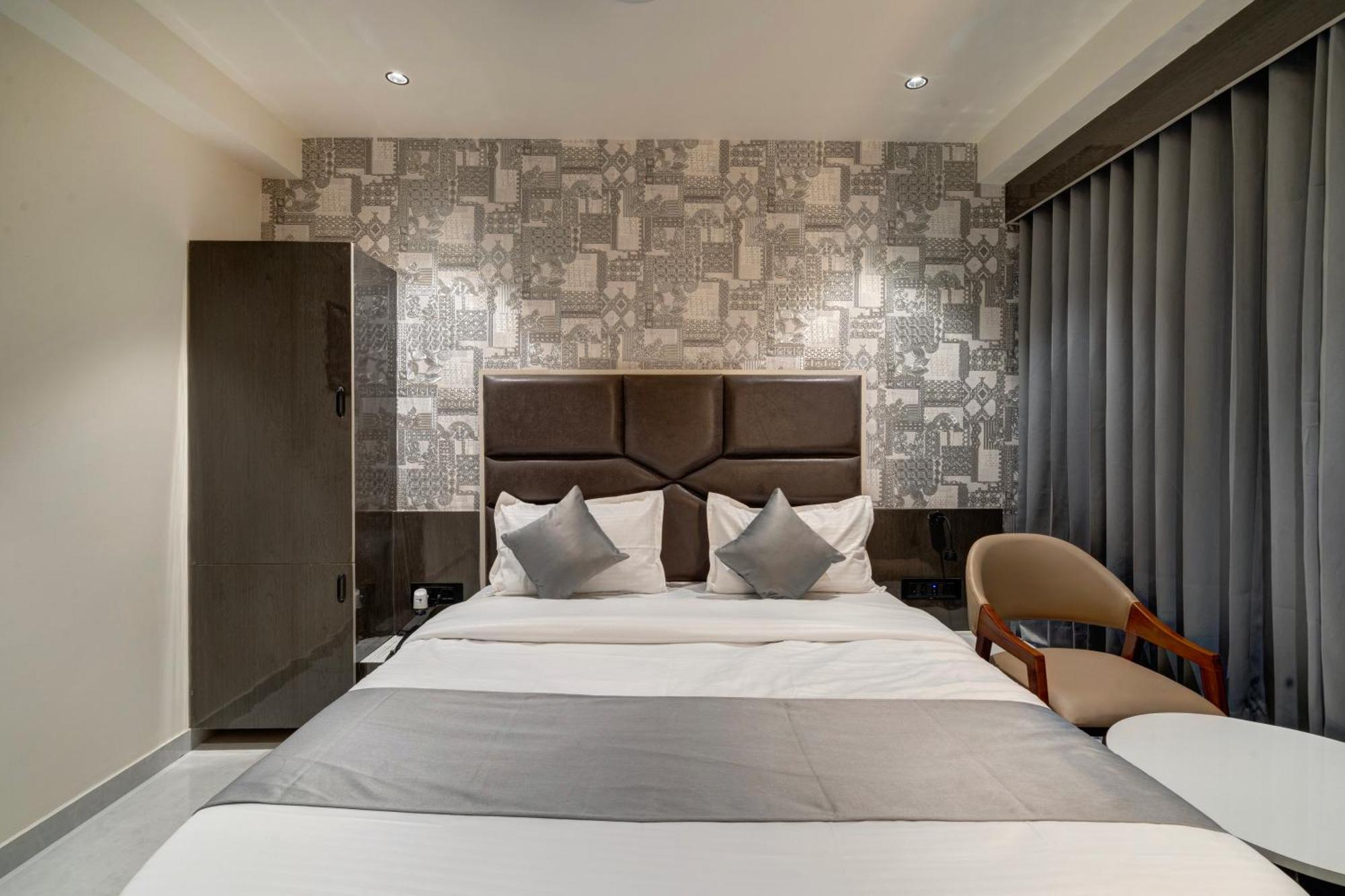 Hotel Shrimad Villa Gandhinagar Exterior photo